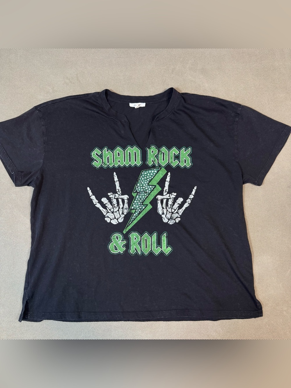 Maurice’s Women’s Shamrock & RollT-Shirt Black Short Sleeve Graphic Rocker Large